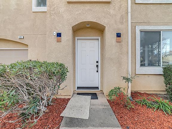 4th image of 823 Sentry Palm Ct