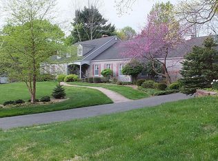 2 Flora Dr, Holmdel, NJ 07733