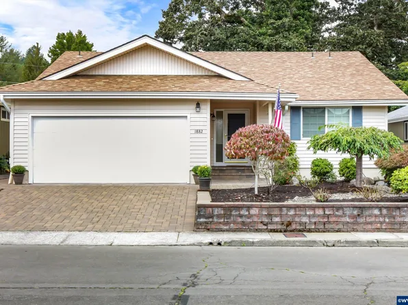 1882 Woodstock Cir NW, Salem, OR 97304
