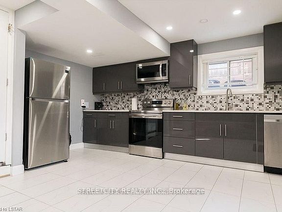 4th image of 43 Renny Cres