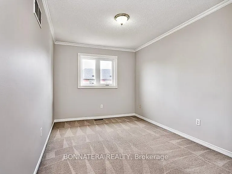 2399 Newcastle Cres — Photo 10
