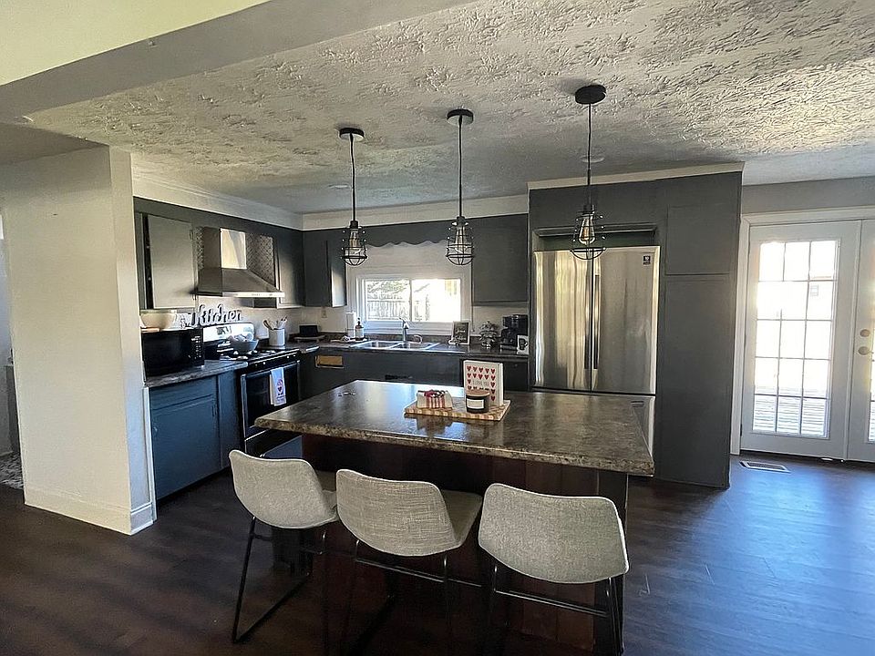 2nd image of 2402 Gibson Cir
