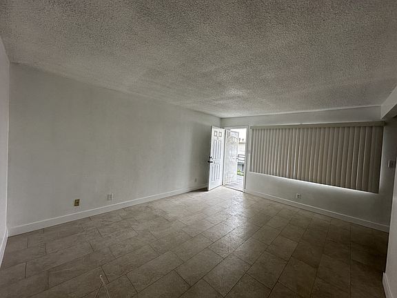 4th image of 2600 Haley St #1
