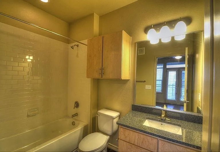 2606 Wilson St — Photo 7