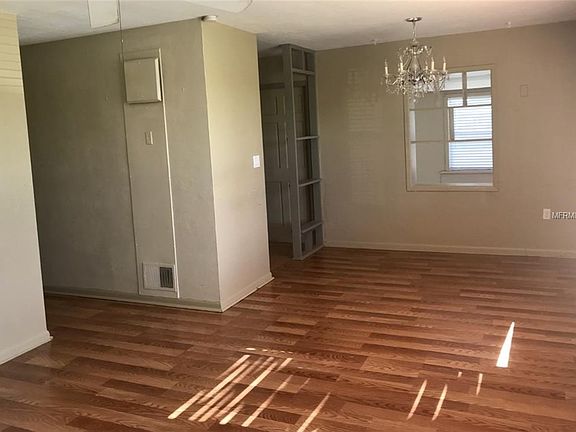 5th image of 22094 Beverly Ave