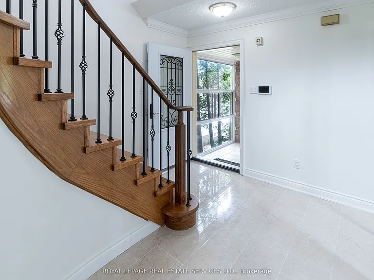 3301 Cambourne Cres — Photo 5