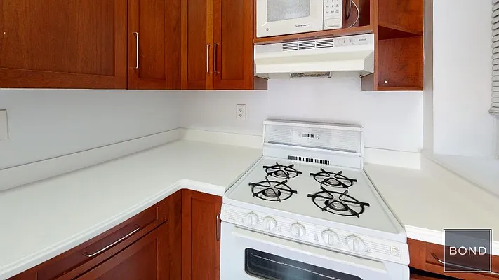 Rented by Bond New York | media 12