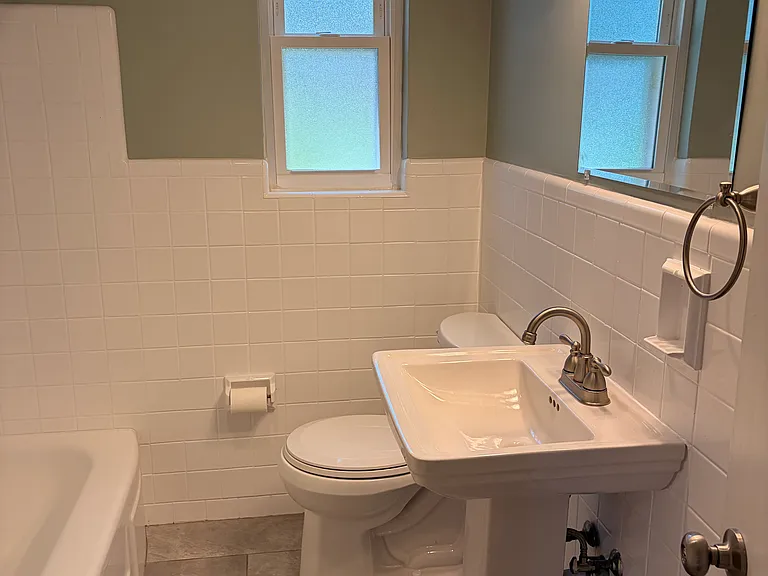 4933 Charlemar Dr — Photo 6