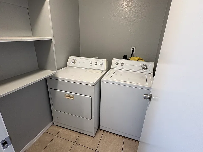 416 W Wilson Ave #C — Photo 3