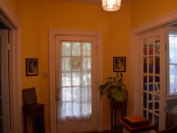 4th image of 1421 Wilson St