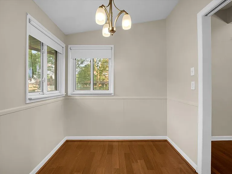 24240 Beverly St — Photo 15
