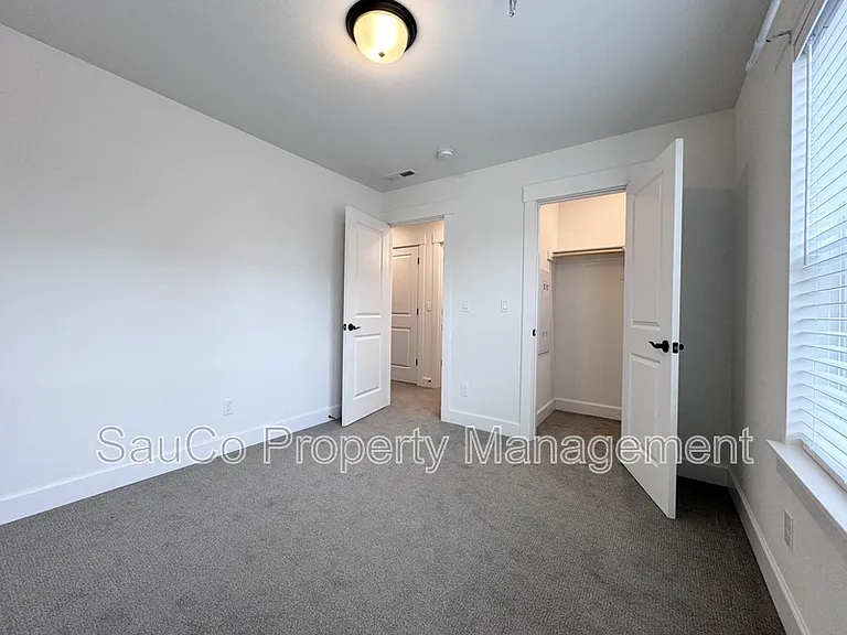 3920 SE 83rd Ave — Photo 16