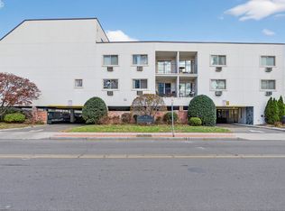 34 Crescent St APT 2D, Stamford, CT 06906
