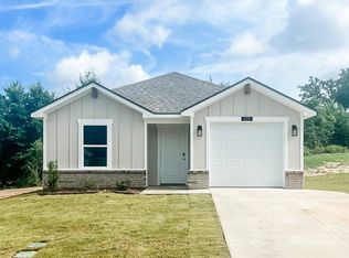225 Spokane St, Gladewater, TX 75647