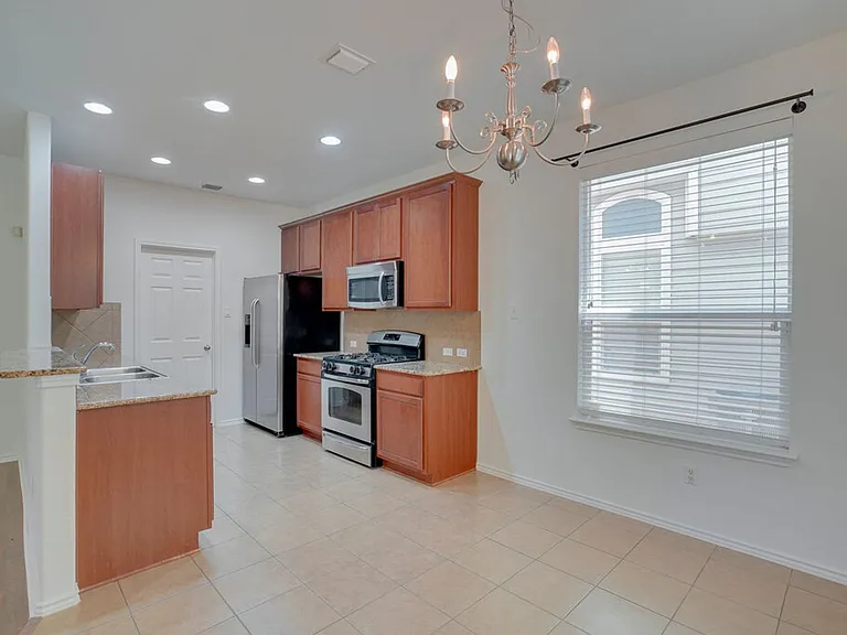 1609 Waxberry Ln — Photo 7