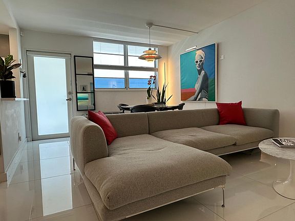 5th image of 360 Meridian Ave APT 3D