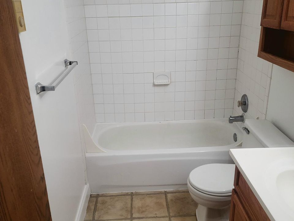 1st image of 1416 W 110th St