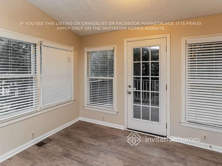1591 Willow Blf — Photo 6