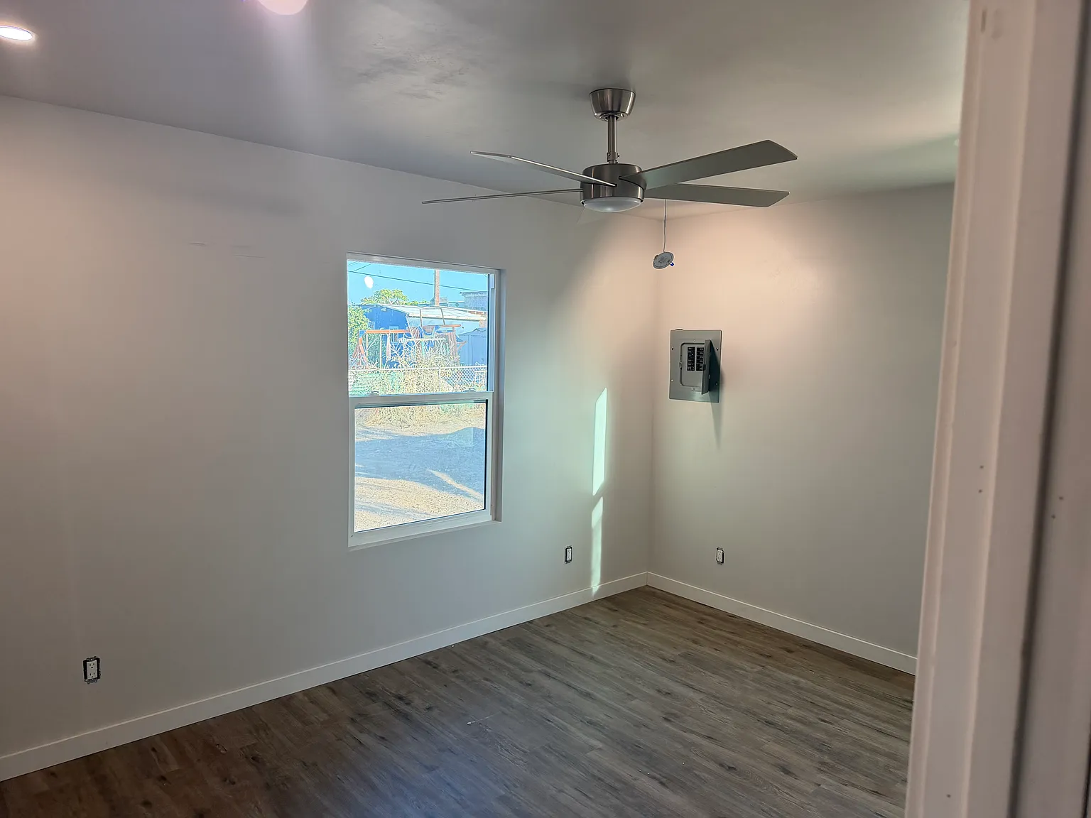 3 bed, 1100 sqft, $3,100 — Photo 2