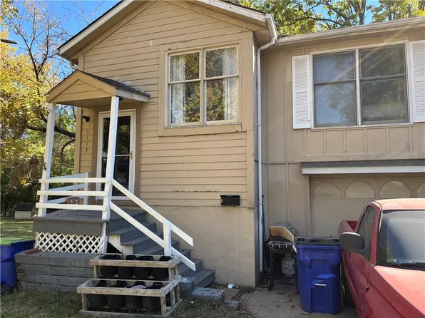 9113 Summit St, Lenexa, KS 66215