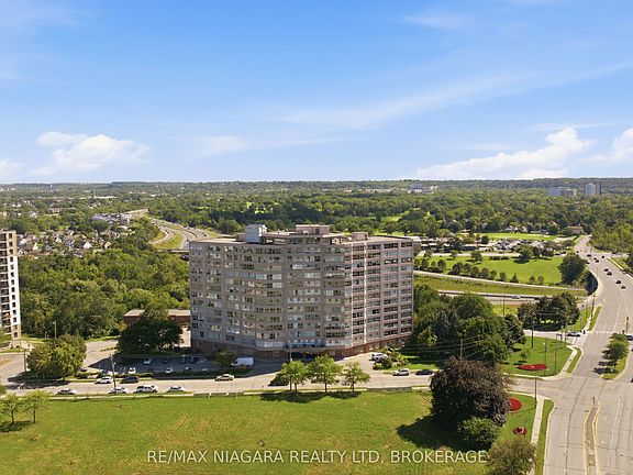 2nd image of 7 Gale Cres #411