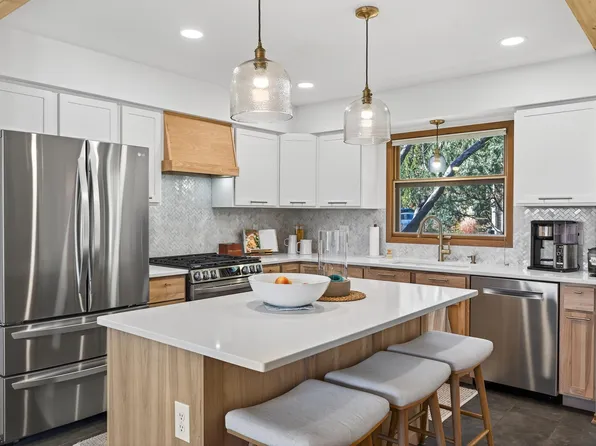 5016 W 106th St, Bloomington, MN 55437