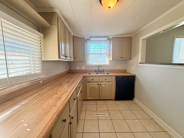 1318 Nutwood St — Photo 4
