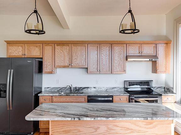 2nd image of 2112 Monteiro Ave #301