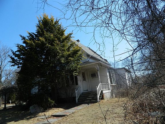 3rd image of 15 Cottage St