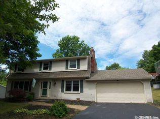 17 Lookout View Rd, Fairport, NY 14450