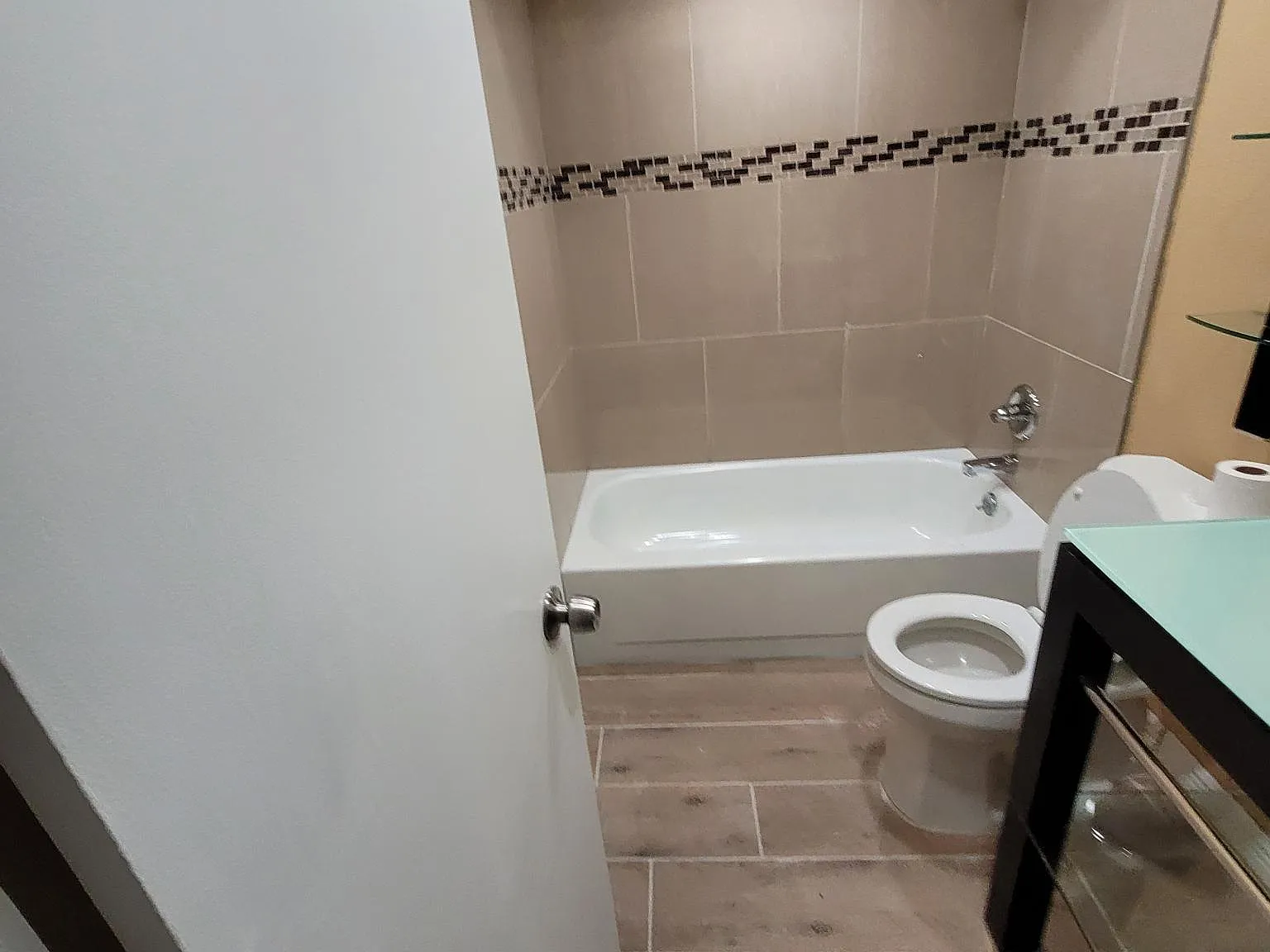 2 bed, 976 sqft, $1,300 — Photo 3