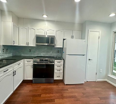 3rd image of 46694 Sandalwood Sq #46694