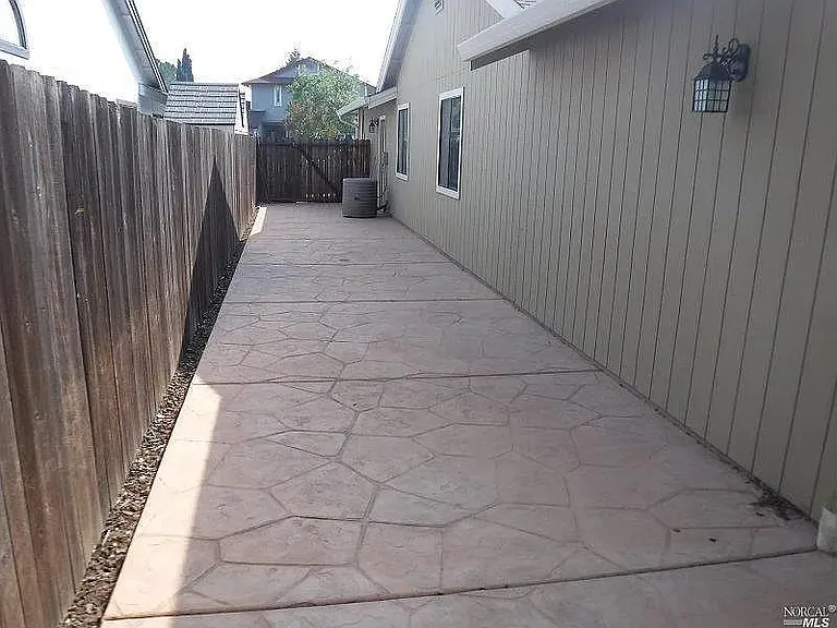 312 Larkspur Dr — Photo 9