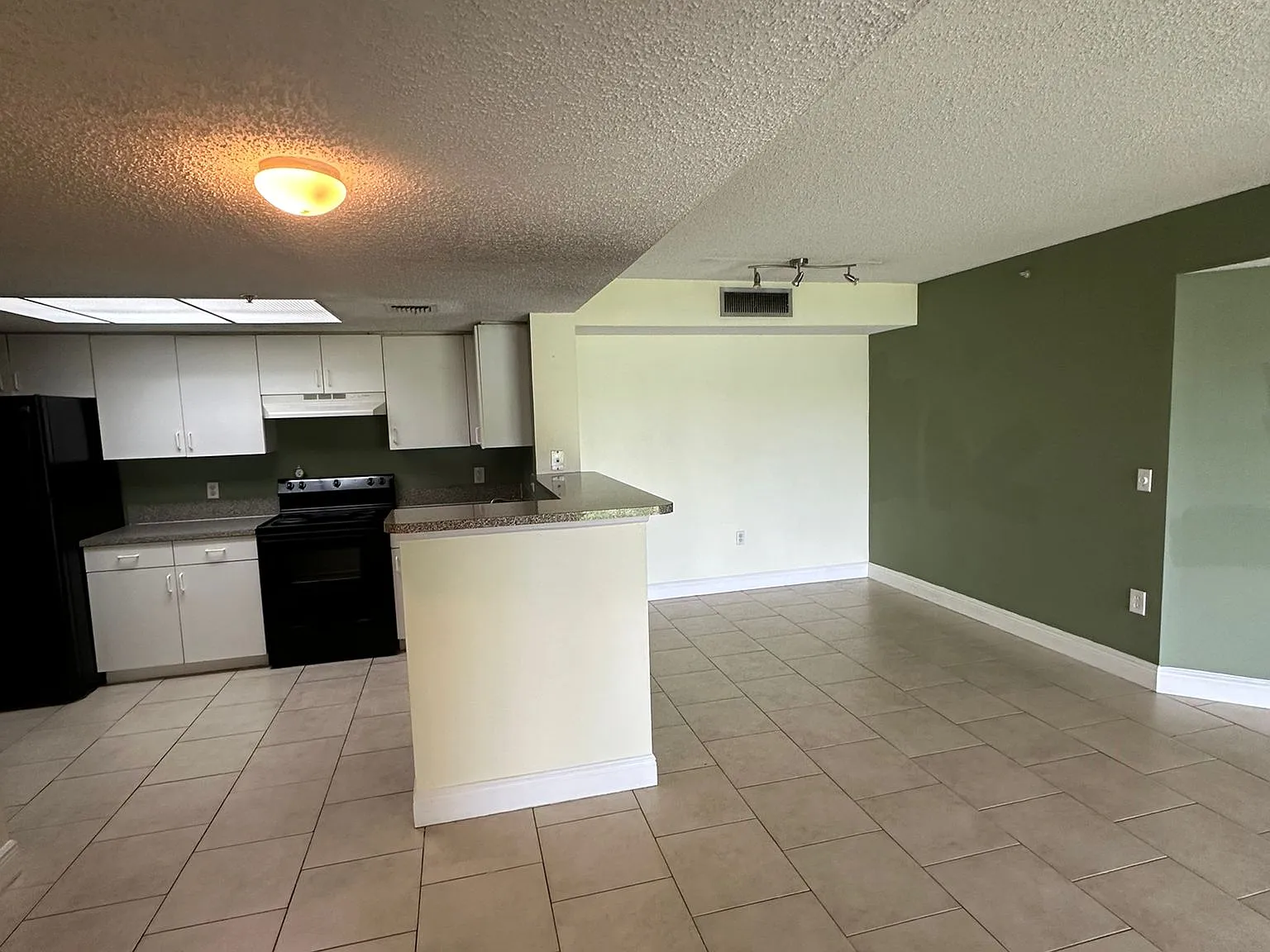 5005 Wiles Rd — Photo 3