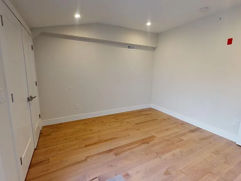 662 N 15th St #3 — Photo 8