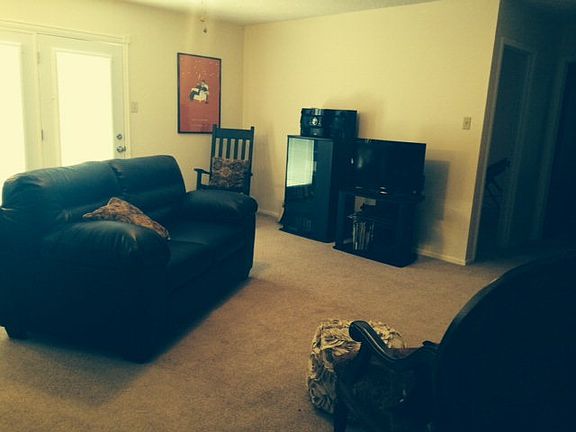 4th image of 1303 Gregory Dr