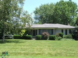 6106 Canmoor Dr, Troy, MI 48098