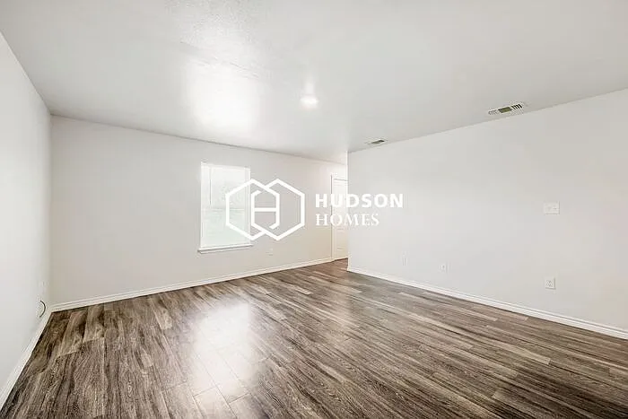 712 W 19th St — Photo 3
