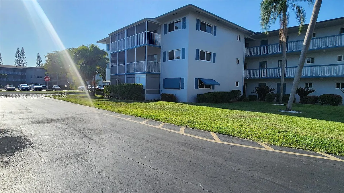 Building Photo - 981 Hillcrest Ct #114