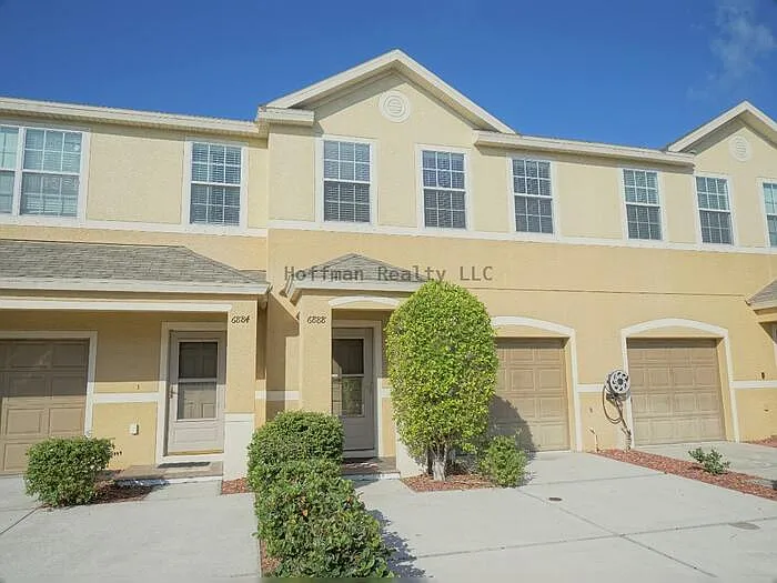 3 bed, 2.5 bath, 1500 sqft, $2,400 — Photo 2