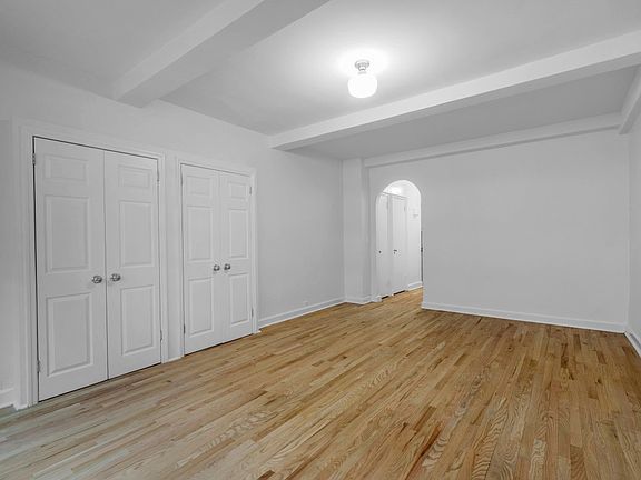 5th image of 310 E 44th St APT 912