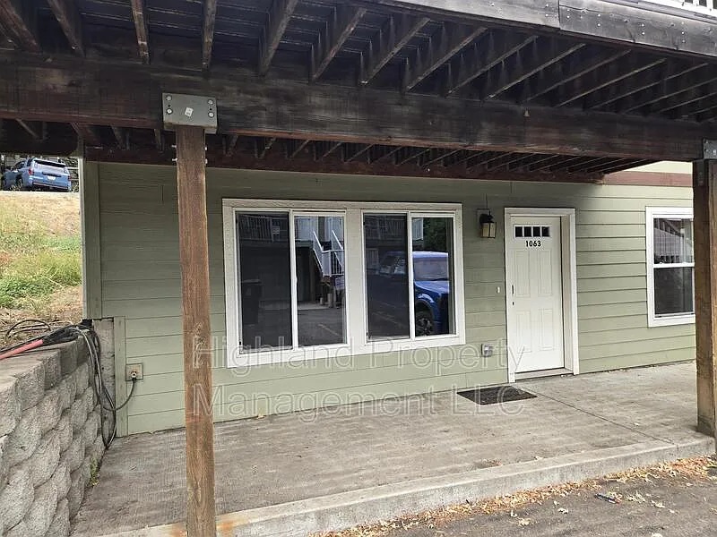 4 bed, 2.0 bath, 1500 sqft, $1,895 — Photo 2
