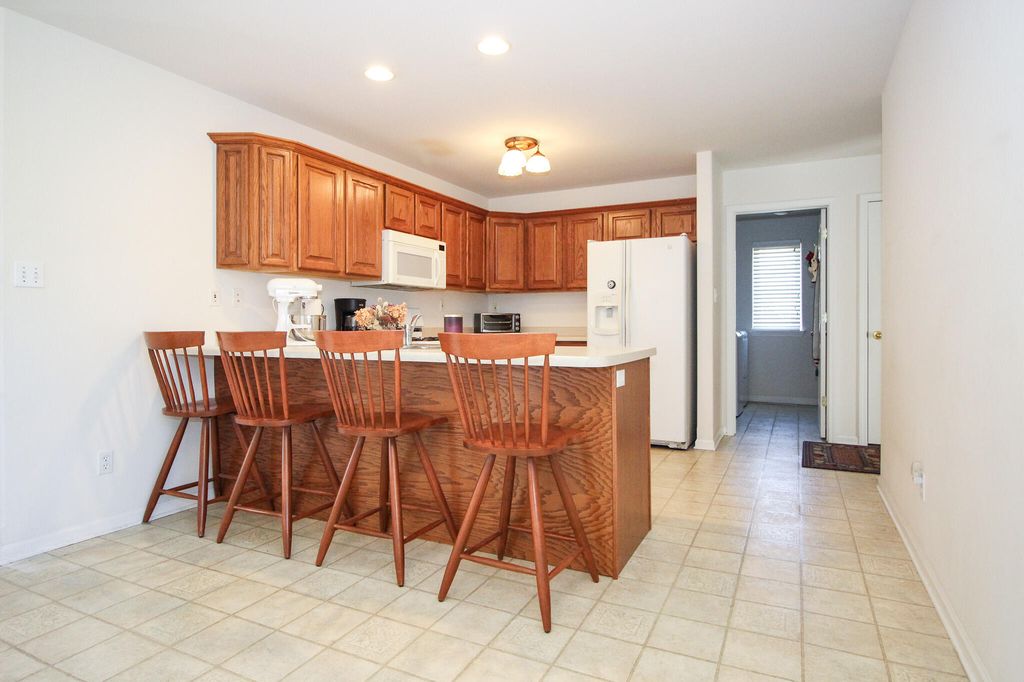 1281 Medlee Dr, Hobart, IN - More