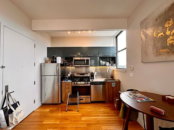 3rd image of 372 Kosciuszko St #401