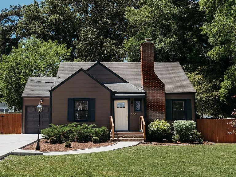 300 Osborne Dr — Photo 1