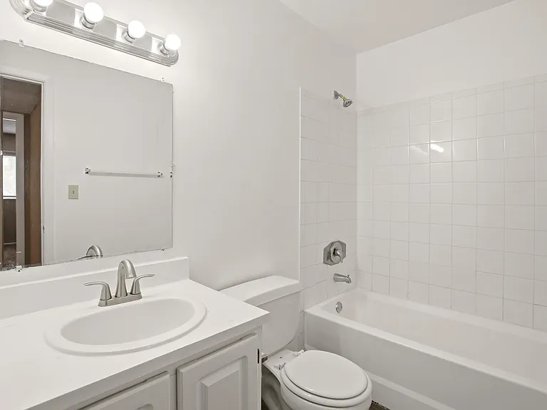 1153 Lake Victoria Dr #H — Photo 11