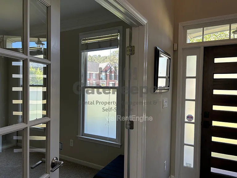 115 Hidden Lake Dr — Photo 4