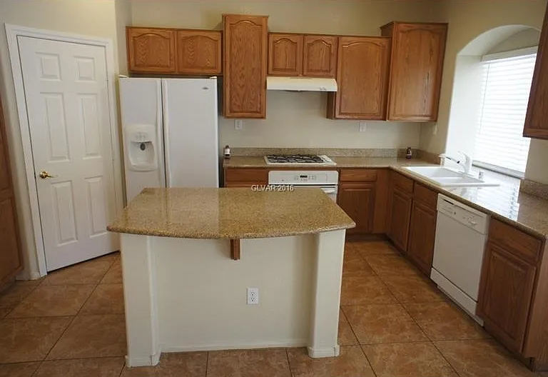 2307 Summer Home St — Photo 4
