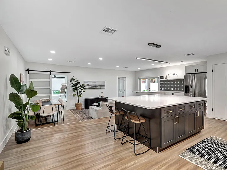 620 Las Palmas Park — Photo 7