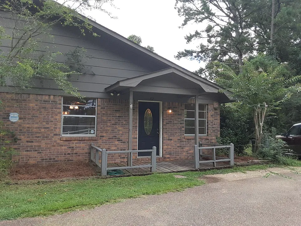 102 Countryview Ln